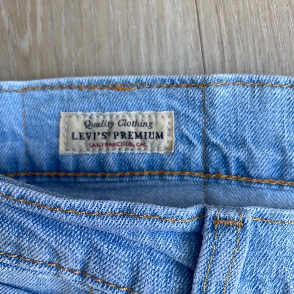 Levis Premium 511 Slim Fit Jeans Mens 30x30 Light Wash Blue Denim 04511-5038